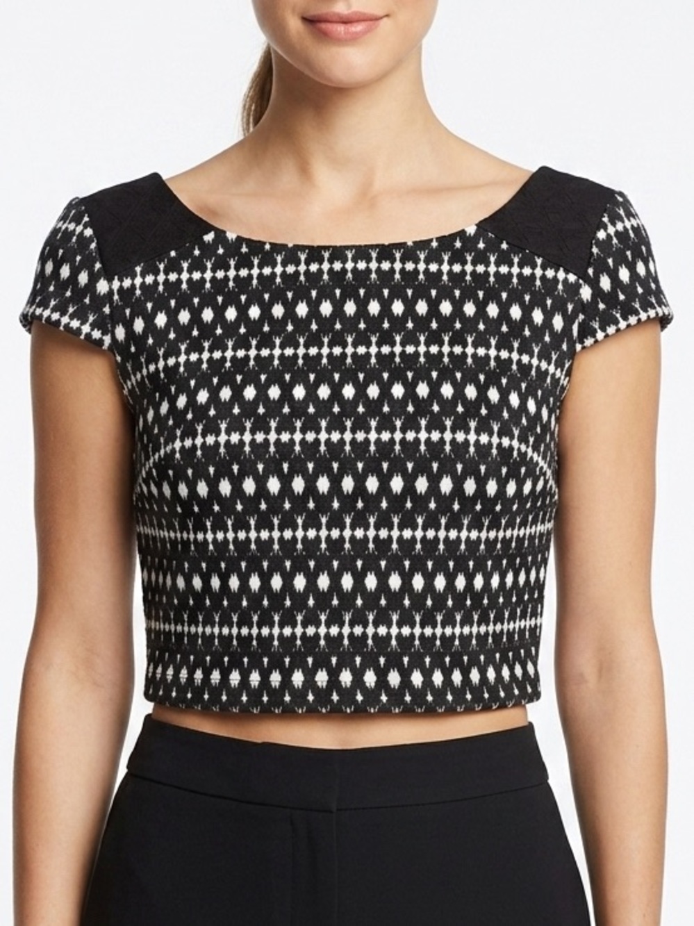 Jessica Simpson Lexi Aztec Jacquard Crop Top Black White Geo Cap Sleeve Zip XS